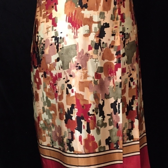 PIERRE CARDIN 100% Polyester SILKY SKIRT, 3-PLEATED FRONT, Red/Gold, Size 12 - Picture 7 of 9